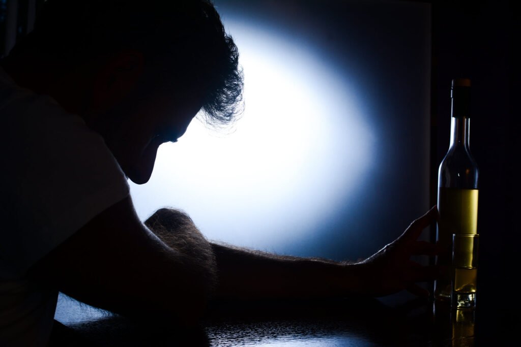 Delirium Tremens (DTs) What is it, Signs, Timeline, Risk Factors & Treatment Withdrawal Info